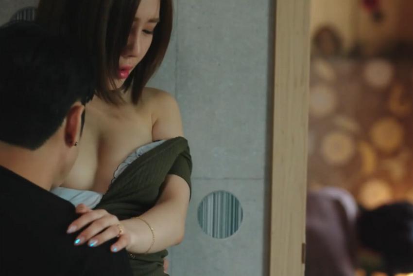 sex viet online Quay lén thằng bạn vừa chơi đồ xong đụ em gái tội nghiệp